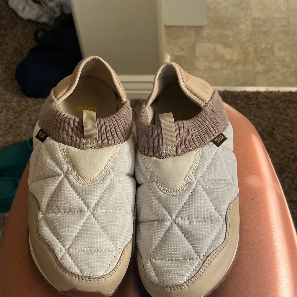 Teva Womens ' Quilted Slip-On Shoes - Cream and Tan